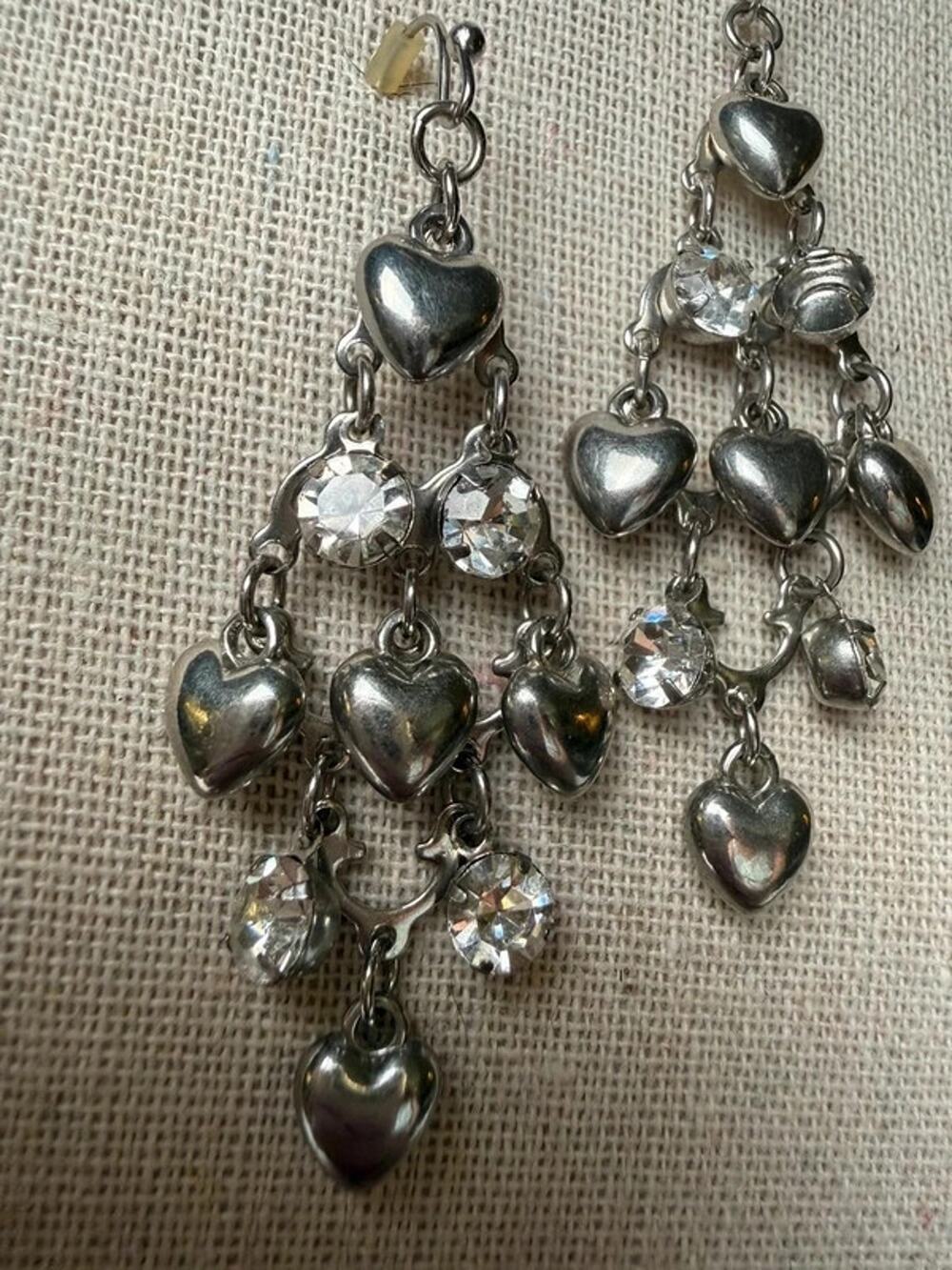 Vintage silver tone heart rhinestone dangle chandelier earrings 2.5”